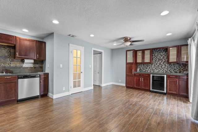 8069 SW 18th Ct 4-7, Davie, FL 33324