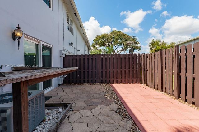 8069 SW 18th Ct 4-7, Davie, FL 33324
