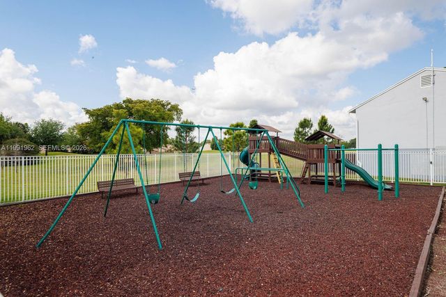 8069 SW 18th Ct 4-7, Davie, FL 33324