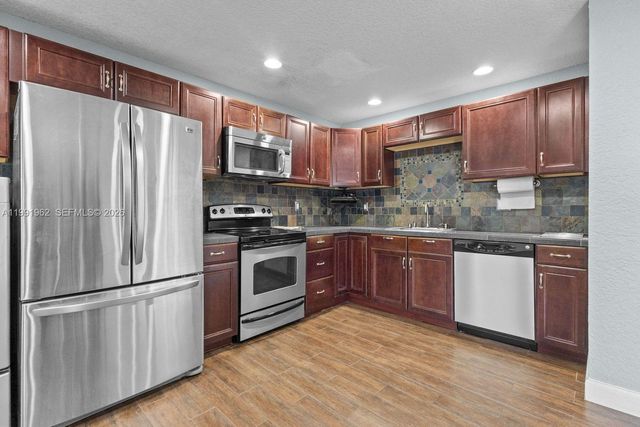 8069 SW 18th Ct 4-7, Davie, FL 33324