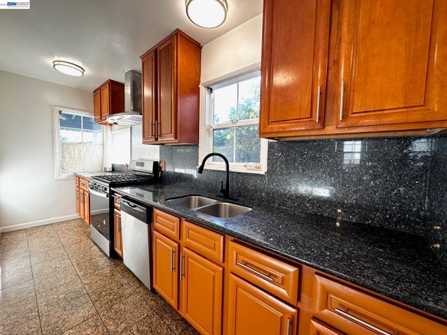 350 Cherrywood Ave, San Leandro, CA 94577