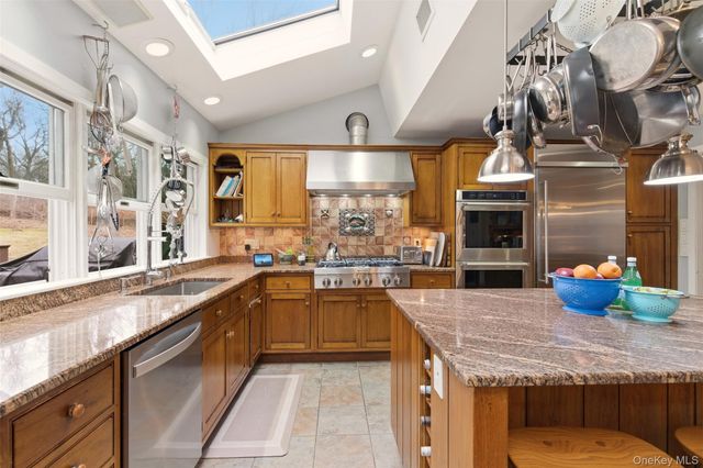 5 Cherrylawn Lane, Northport, NY 11768