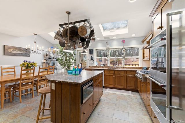 5 Cherrylawn Lane, Northport, NY 11768