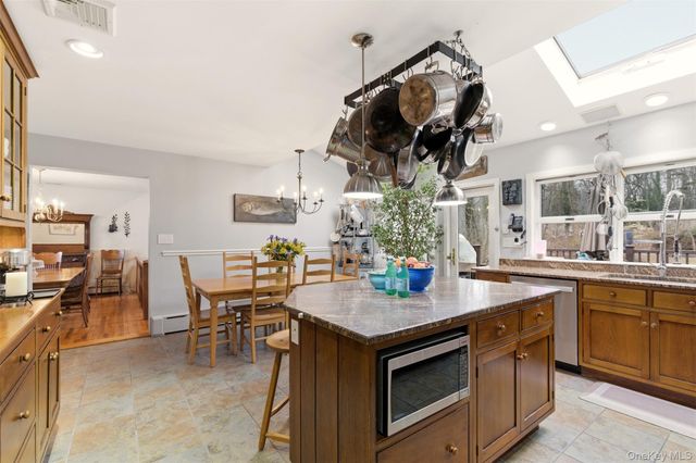 5 Cherrylawn Lane, Northport, NY 11768