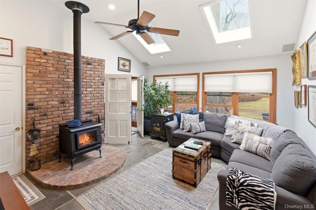 5 Cherrylawn Lane, Northport, NY 11768