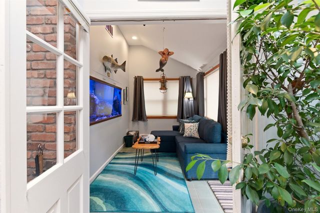 5 Cherrylawn Lane, Northport, NY 11768