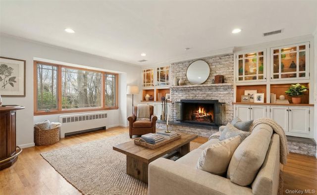 5 Cherrylawn Lane, Northport, NY 11768