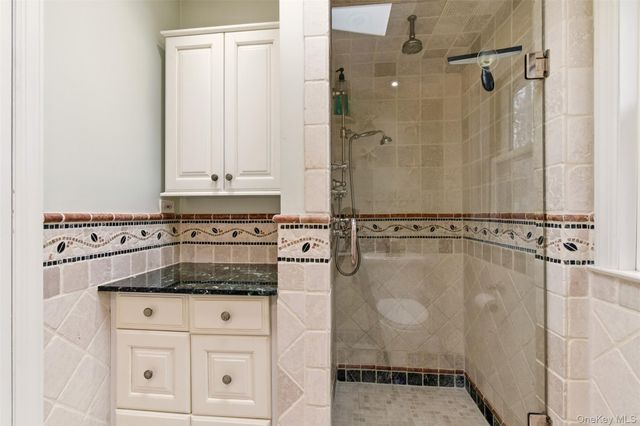 5 Cherrylawn Lane, Northport, NY 11768