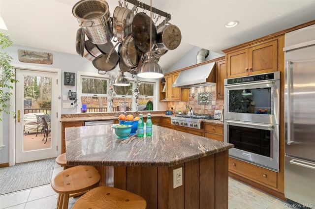 5 Cherrylawn Lane, Northport, NY 11768