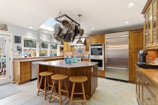 5 Cherrylawn Lane, Northport, NY 11768