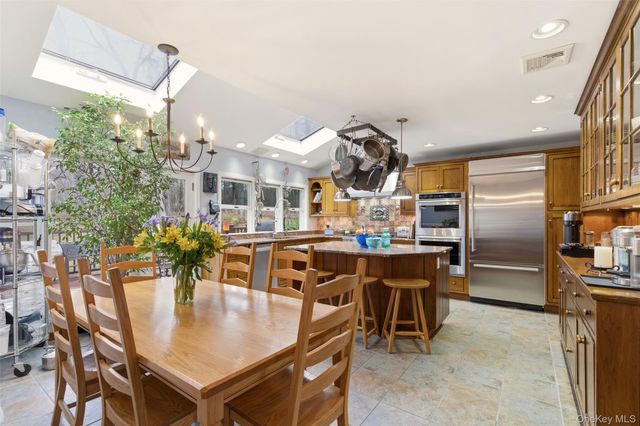 5 Cherrylawn Lane, Northport, NY 11768