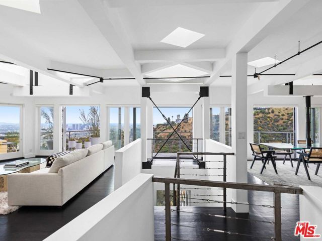 1885 Sunset Plaza Drive, Los Angeles, CA 90069