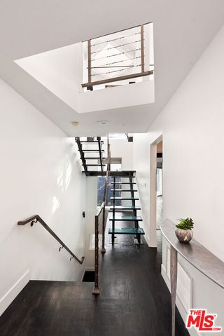 1885 Sunset Plaza Drive, Los Angeles, CA 90069