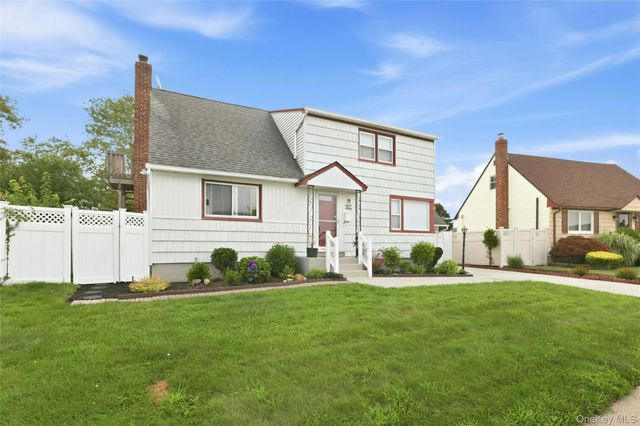 341 Hillcrest Drive, Seaford, NY 11783