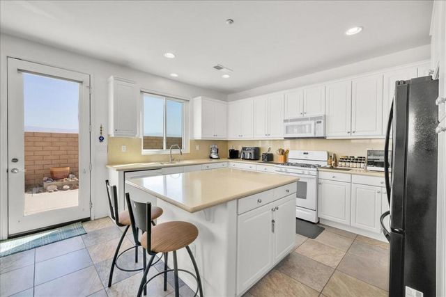 2346 Savanna Way, Palm Springs, CA 92262