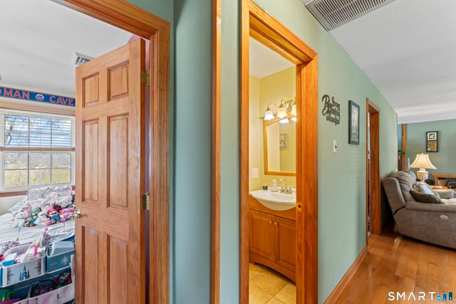 33 Coram Road, Shelton, CT 06484