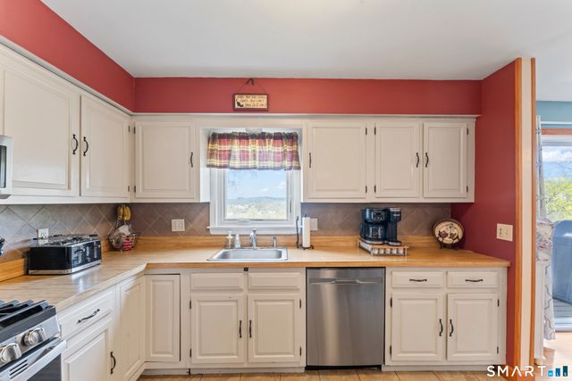 33 Coram Road, Shelton, CT 06484