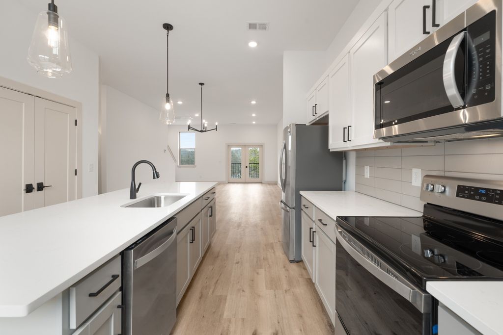 7341 Charlotte Pike Unit 114, Nashville, TN 37209
