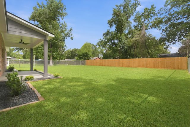 3418 Shadowcrest Lane, The Woodlands, TX 77385