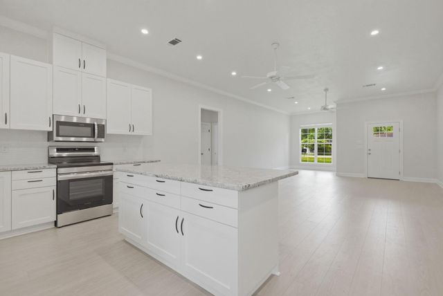 3418 Shadowcrest Lane, The Woodlands, TX 77385