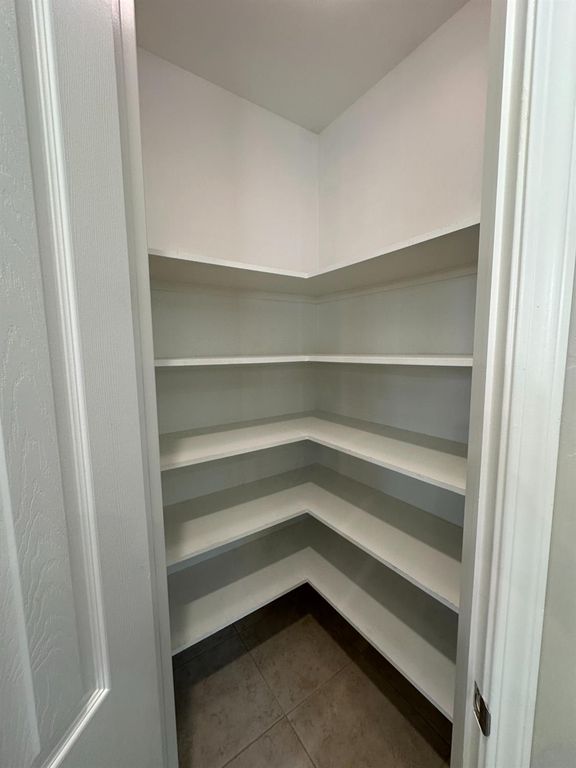 Image 13 of property listing at 11664 N Bella Verde Avenue, Fresno, CA 93730