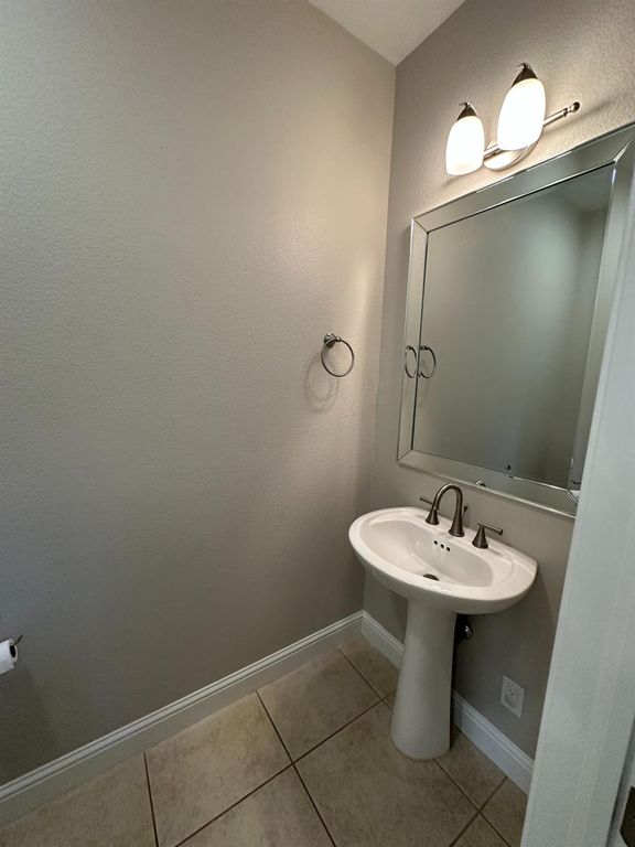 Image 15 of property listing at 11664 N Bella Verde Avenue, Fresno, CA 93730