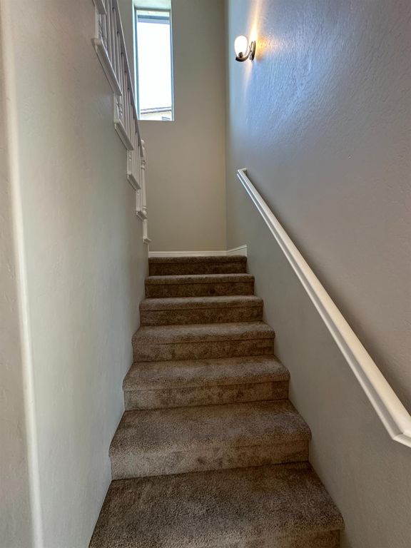 Image 18 of property listing at 11664 N Bella Verde Avenue, Fresno, CA 93730