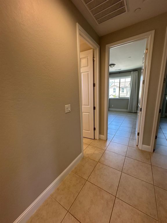 Image 19 of property listing at 11664 N Bella Verde Avenue, Fresno, CA 93730