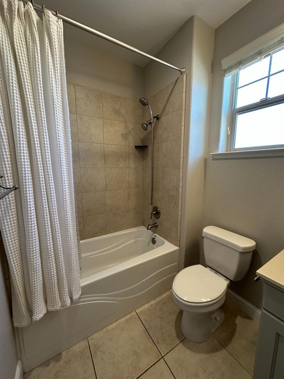 Image 20 of property listing at 11664 N Bella Verde Avenue, Fresno, CA 93730