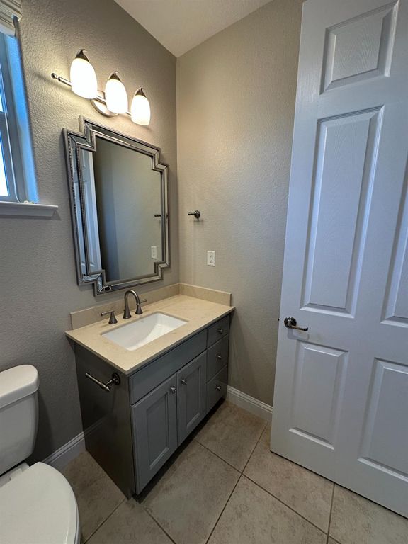 Image 21 of property listing at 11664 N Bella Verde Avenue, Fresno, CA 93730
