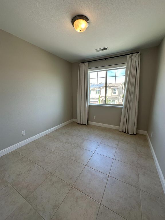 Image 22 of property listing at 11664 N Bella Verde Avenue, Fresno, CA 93730