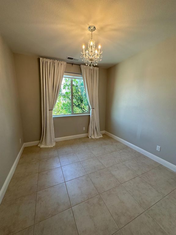 Image 24 of property listing at 11664 N Bella Verde Avenue, Fresno, CA 93730