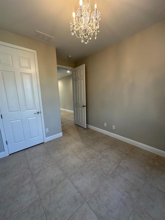 Image 25 of property listing at 11664 N Bella Verde Avenue, Fresno, CA 93730