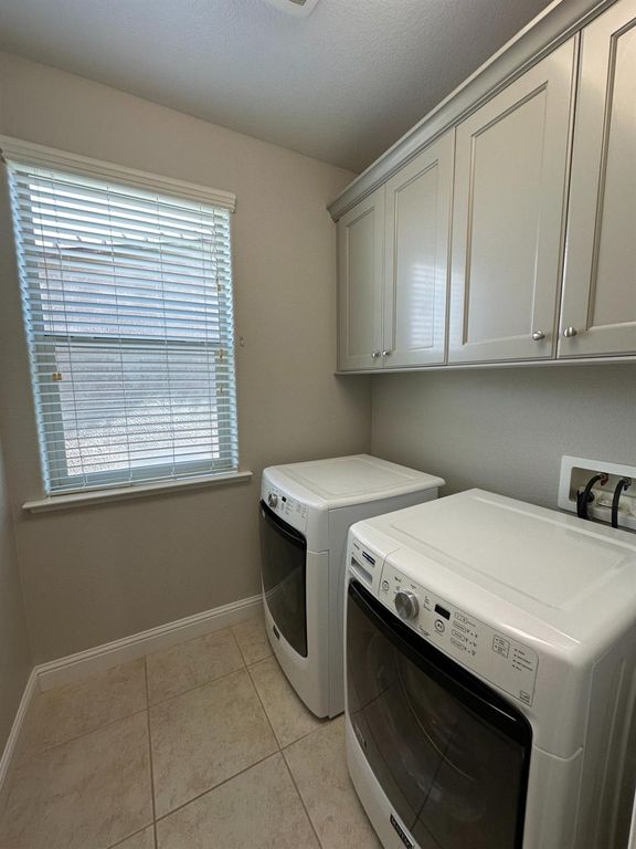 Image 27 of property listing at 11664 N Bella Verde Avenue, Fresno, CA 93730
