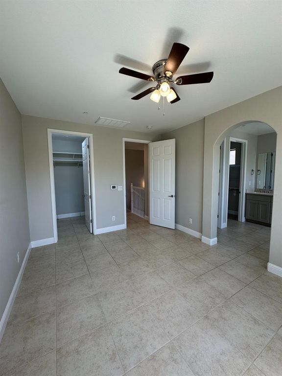 Image 29 of property listing at 11664 N Bella Verde Avenue, Fresno, CA 93730