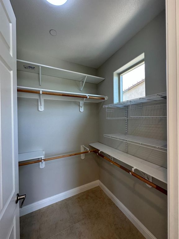 Image 32 of property listing at 11664 N Bella Verde Avenue, Fresno, CA 93730