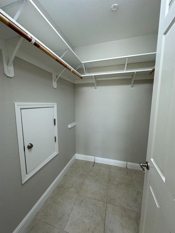 Image 34 of property listing at 11664 N Bella Verde Avenue, Fresno, CA 93730