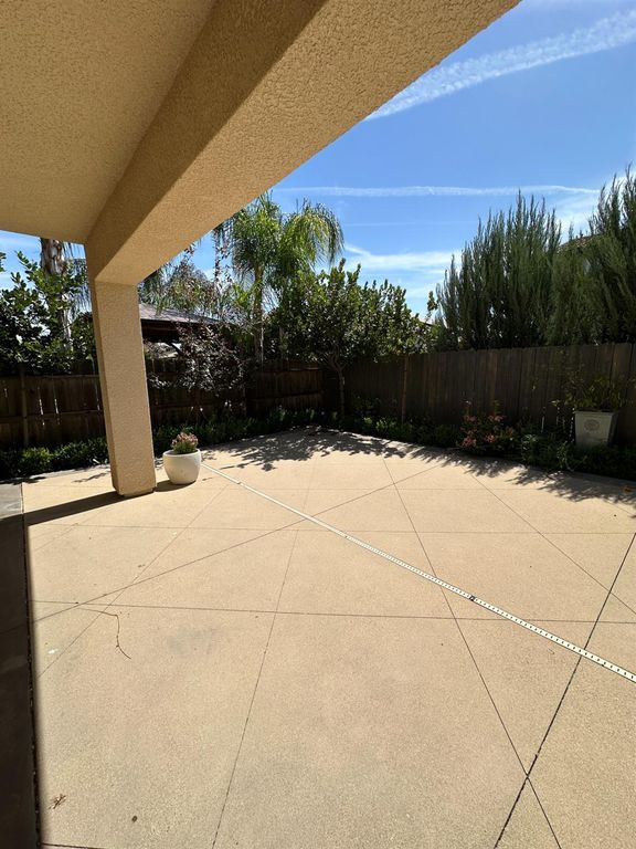 Image 35 of property listing at 11664 N Bella Verde Avenue, Fresno, CA 93730