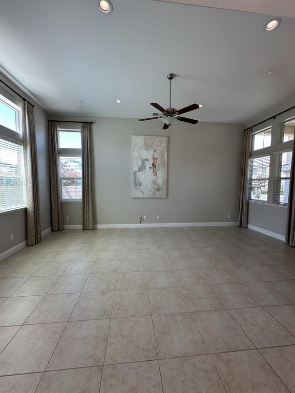 Image 6 of property listing at 11664 N Bella Verde Avenue, Fresno, CA 93730