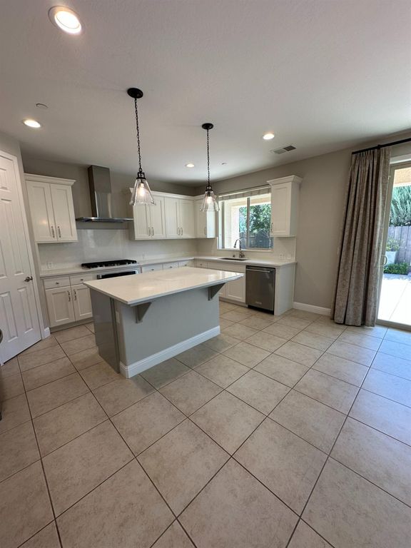 Image 8 of property listing at 11664 N Bella Verde Avenue, Fresno, CA 93730
