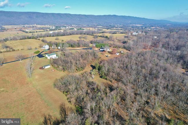 522 MANOR HILL DR, Toms Brook, VA 22660