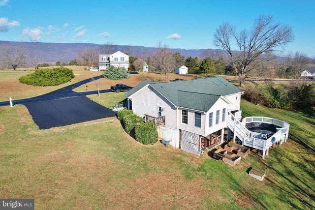 522 MANOR HILL DR, Toms Brook, VA 22660