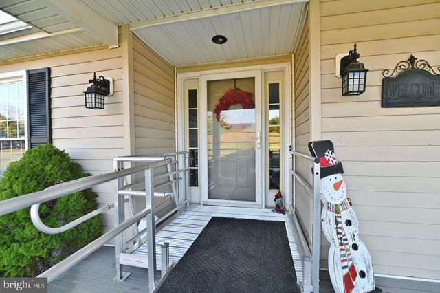 522 MANOR HILL DR, Toms Brook, VA 22660