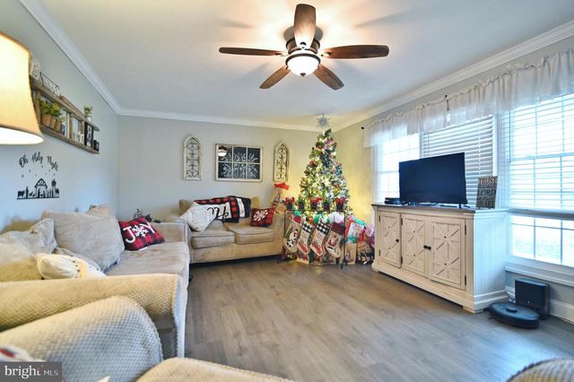 522 MANOR HILL DR, Toms Brook, VA 22660