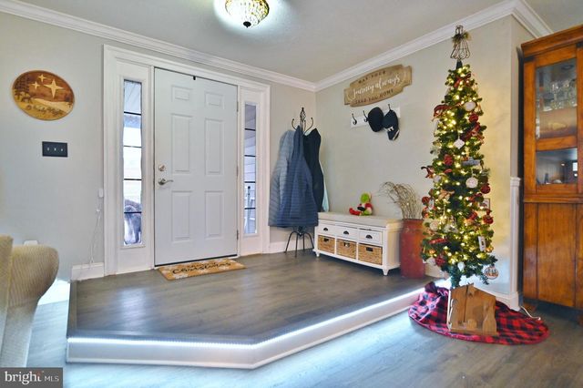 522 MANOR HILL DR, Toms Brook, VA 22660