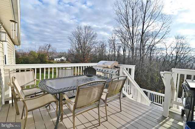 522 MANOR HILL DR, Toms Brook, VA 22660