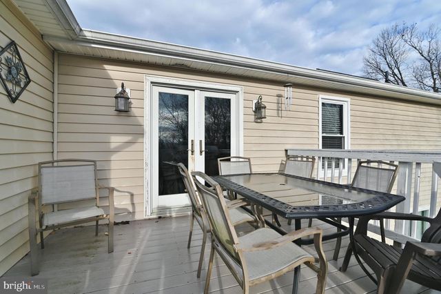 522 MANOR HILL DR, Toms Brook, VA 22660