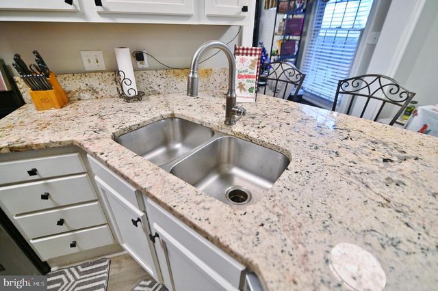 522 MANOR HILL DR, Toms Brook, VA 22660