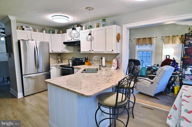 522 MANOR HILL DR, Toms Brook, VA 22660