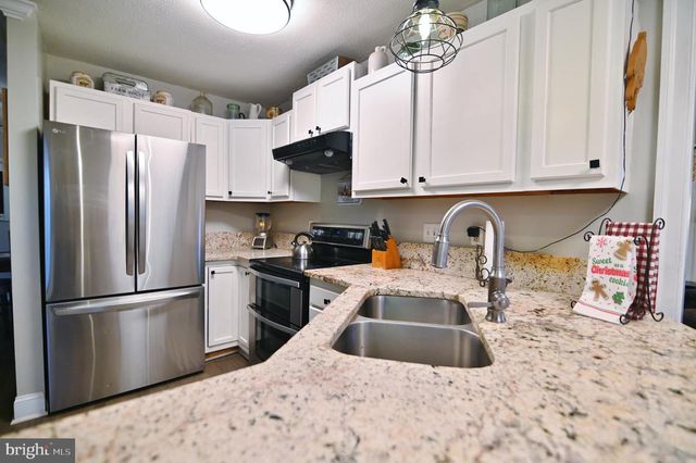 522 MANOR HILL DR, Toms Brook, VA 22660